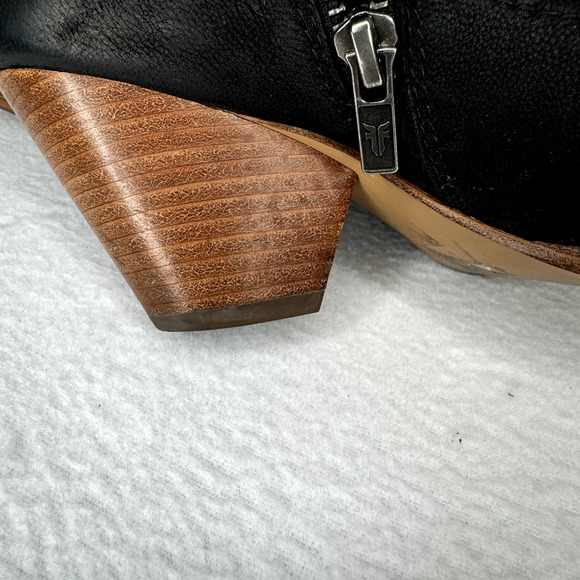 Frye Reina Black Leather Pointed Toe Side Zip Western Ankle Bootie Wmns Sz 6.5 M - Picture 16 of 16